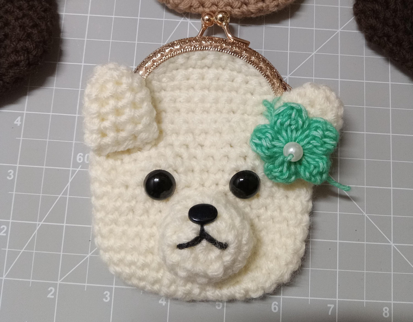 Amigurumi Bear Wallet – Handmade Polar Bear Coin Purse with Flower & Pearl – Cute Crochet Wallet Gift