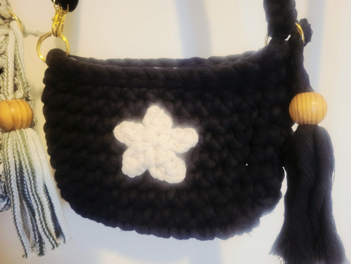 Crochet Purse, Shoulder bag, Adjustable Strap 29"-60"(73-150cm), Detachable Strap, Length 8"(20cm) Width 5.5"(15cm), Star design, tassel with wooden bead